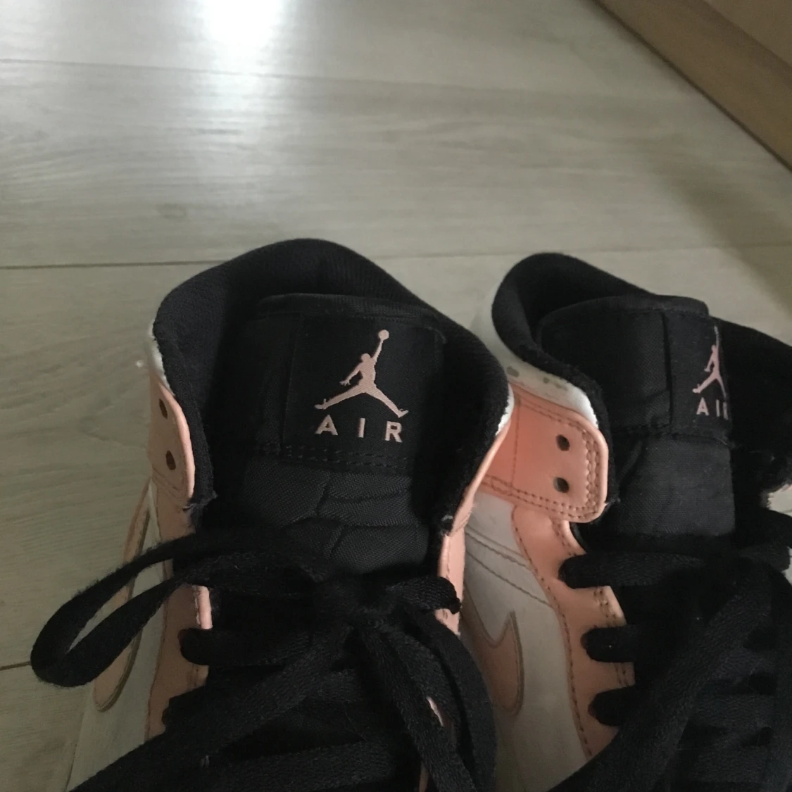 Air jordans mid 1 - 90