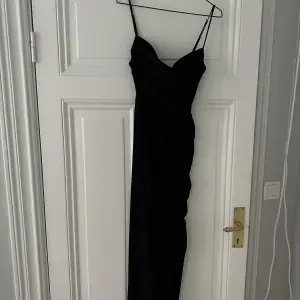 Zara black dress , size M, never worn
