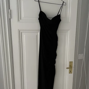 ZARA black dress M - Zara black dress , size M, never worn