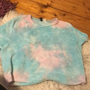 Magtröja för sommaren! - Jätteskön och lite mjukaktig magtröja från h&m använt den få ggr 