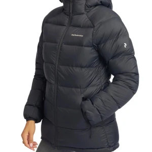 Peak Performance jacka Dam M - Peak performance jacka ( vinter ) Dam Superfint skick! Köpt ny av mig och använd fåtal gånger.  Nypris 3799kr 
