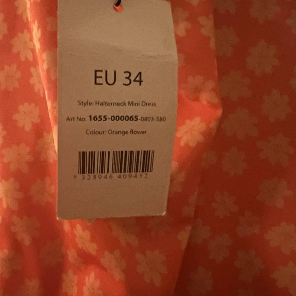 Super fin oanvänd klänning från Misslisibells kollektion för NAKD. Säljer då den aldrig kommit till användning, lappen sitter kvar! Dm för frågor❤️. Klänningar.
