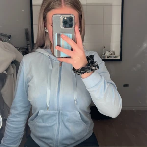 Gina tricot  - Ljusblå tunn kofta 