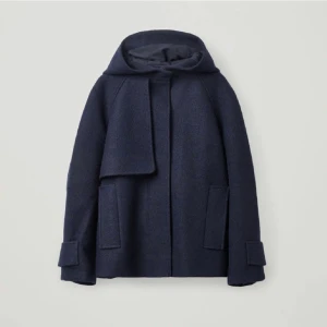 Cos jacka  - Cos jacka köpt förra året, säljs inte längre. Super bra skick ❤️