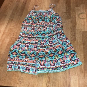  One Piece  -  En färgglad one Piece. Jag säljer den för att den är för liten för mig och inte riktigt min stil