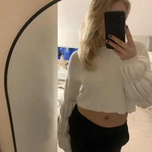 Vit stickad  - Vit stickad tröja ❤️‍🔥 den är använd fåtal gånger och i fint skick!