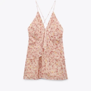 Mönstrad klänning  - Köptes ifrån zara, säljer för 300kr+frakt 