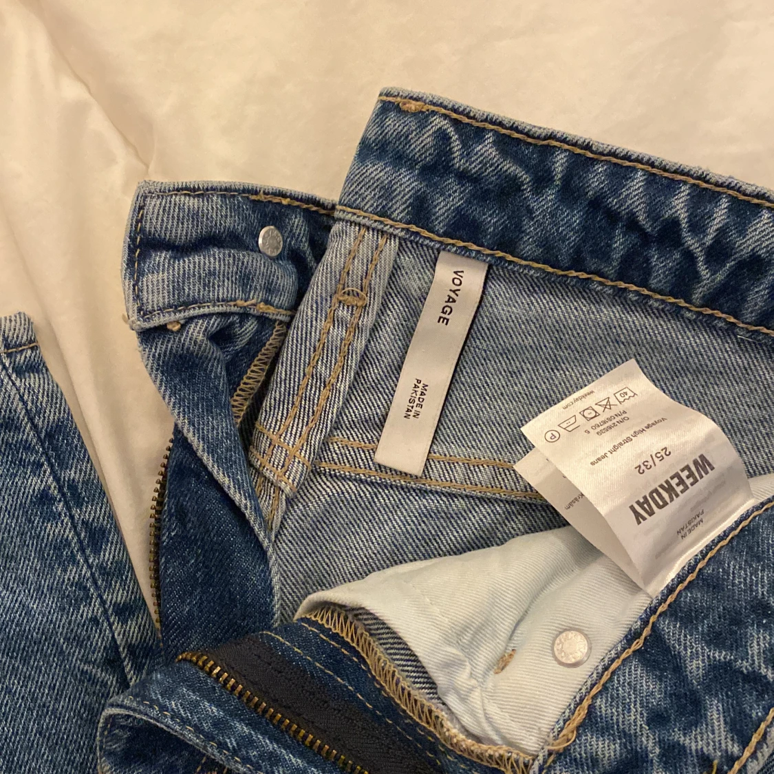 Blå jeans från weekday  - 90