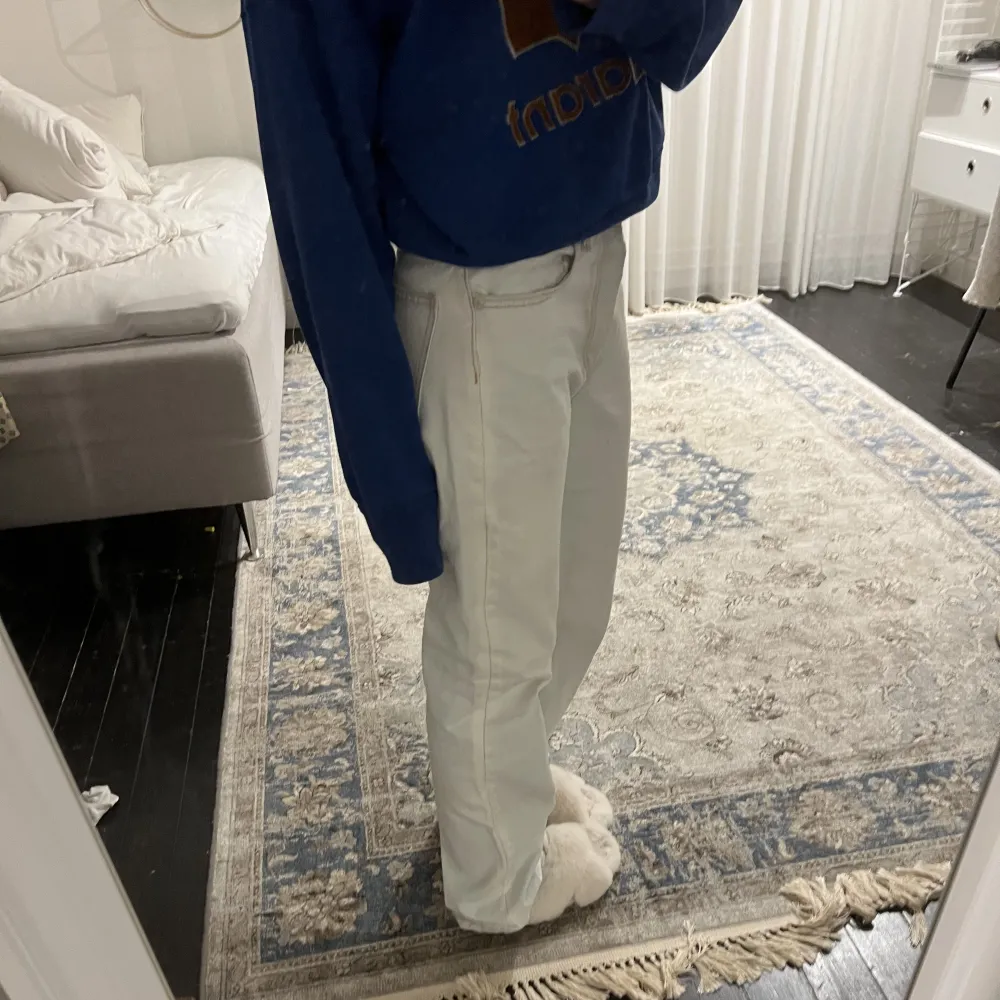 zara jeans som är använda 2 gånger😌. Jeans & Byxor.