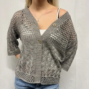 Silver kofta - Släpps 🤍söndag den 29 januari 🤍på vår hemsida som hittas i vår IG profil: Utvaltuf ❤️ SAVE THE DATE!