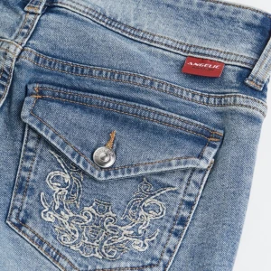 Jeans - Lågmidjade bootcut jeans från h&m med fickor. Storlek 38💕💕 knappt använda