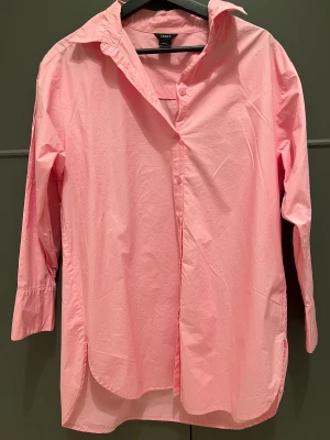Rosa skjorta  - Rosa skjorta från Lindex stolek S 