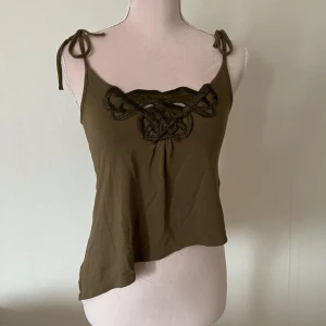 Grönt linne - Grönt linne. Står storlk XS Men passar också S:)