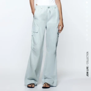 Cargo byxor zara - Använda en gång, stl 42 men sitter oversized på mig som är en 36/38
