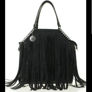 Stella McCartney väska - Marinblå Stella McCartney väska ❤️jättefint skick och inga defekter. Man får plats med dator och mycket mer. Pris kan diskuteras 