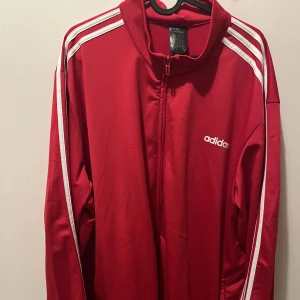 Adidas tröja  - Adidas tröja väldigt fint skick.  Storlek: 3XL