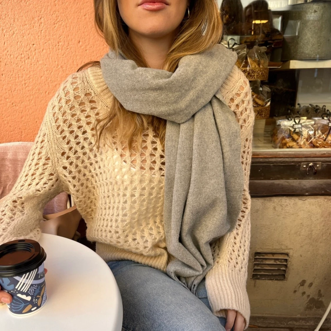 Hålstickad tröja 