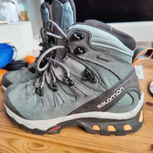 Salomon Quest 4D 3 GTX W - Använda några gånger, inte ingångna.  Storlek 38.  Normal i storleken.