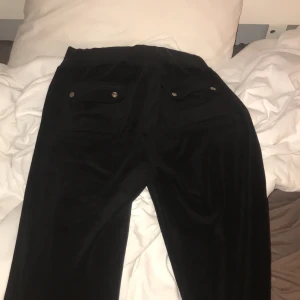 Juciy Xs - Jag vill Järna byta dessa byxor mot storlek Xxs men de går lika bra att köpa dom❤️