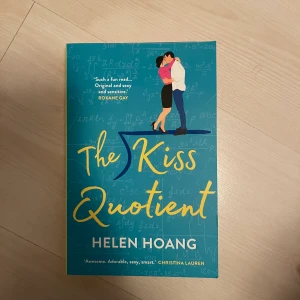 The kiss quotient - The kiss quotient av Helen Hoang! Mycket bra skick och oläst. Ingen bruten rygg!