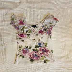 Topp - Så fint topp från kriss! Storlek S💘 Skriv till mig innan du klickar på ”köp nu”