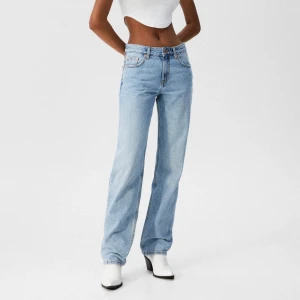 Lågmidjade jeans  - Lågmidjade från pull&bear. Använda en gång köpta på zalando 