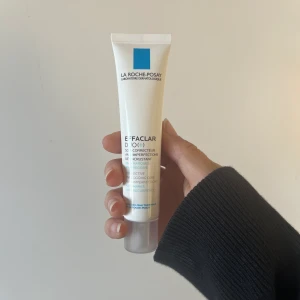 La Roche posay  - La Roche-Posay Effaclar DUO+ Endast använd 2 gånger då jag var allergisk, så iprincip helt full. Slutsåld överallt online. 129kr!