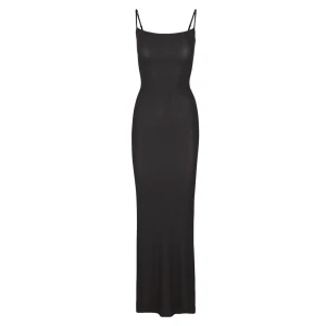 Skims soft lounge long slip dress - onyx - Helt ny långklänning från Kim Kardashians klädmärke Skims i svart. Otrolig passform! 