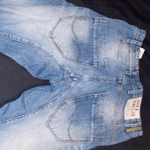 Jack & Jones - Säljer då de inte kommer till användning  43cm tvärs över midja (frakt 69kr)