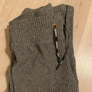 Stronger mjukisbyxor - Byxor från stronger, knappt använda.