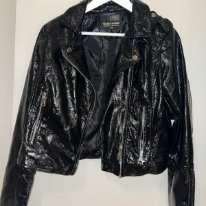 Lack Jacka - M/38 - En oanvänd lackjacka i storlek M/38!  Nypris 699:- 