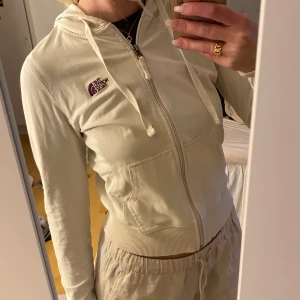 Hoodie - Tröja från the north face. Aldrig använd❤️