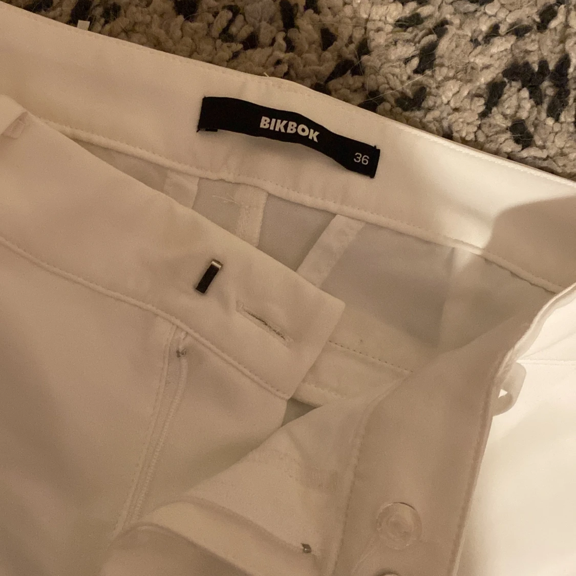 Säljer ett par lågmidjade kostymbyxor - 90