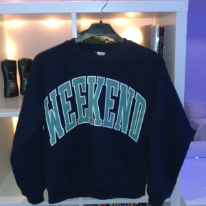 Weekend sweatshirt  - En jätte snygg weekend sweatshirt har knappt andvänt den