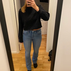 Bootcut jeans  - Bootcut jeans från HM i storlek 28/32. Väldigt stretchiga!  100kr + frakt! 💘💘