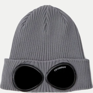 Cp Company mössa - Cp Company mössa som är använd 3 gånger. Nyskick och inga defekter. Den är äkta och kan leta fram kvitto online om de skulle behövas. Skriv för mer bilder och går ner i pris vid snabb affär!