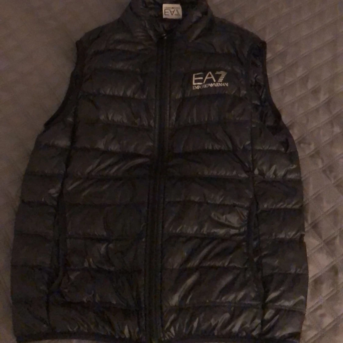 Armani väst storlek M passar även S