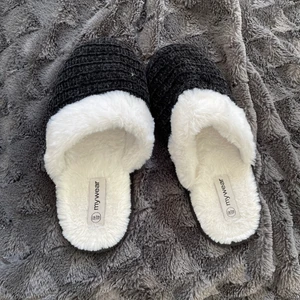 Tofflor - Jätte sköna tofflor som aldrig används bara prövat