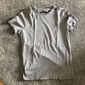 Lyle & scott t-shirt - Har inte använts mycket och är i bra skick
