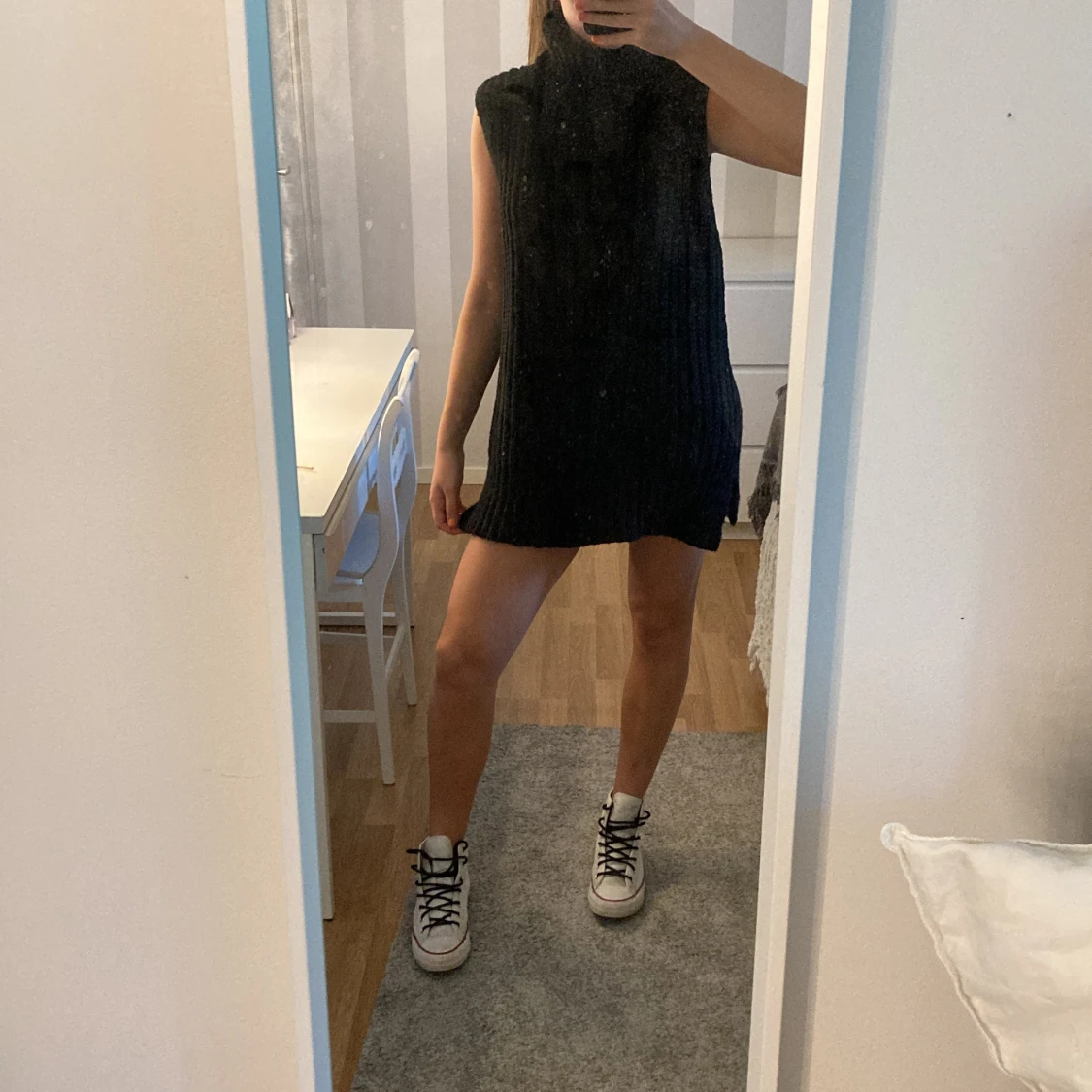 Stickad svart klänning