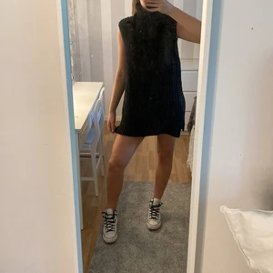 Stickad svart klänning - Gullig svart klänning/oversized stickad tröja 🖤