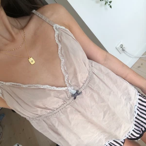 odd molly linne - beige odd molly linne i fint skick, strl 1 (s) skickas efter mottagen swish, frakt 26kr (ej spårbart)