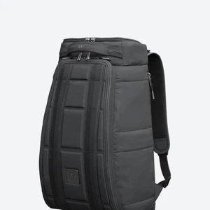 Douchebag  - En näst intill ny 20L douchebag. Använd ca 3 ggr. Köpt i mars i år  Köparen står för frakten