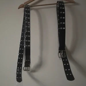 2st skärp! - 2st skärp säljes pga felköp! Kedjan på det ena går att ta av om man vill. Varje skärp är totalt 100cm långt!! Se bild 2 och 3 för mer detaljer på själva metall delarna. 30kr st eller båda för 50kr + frakt!