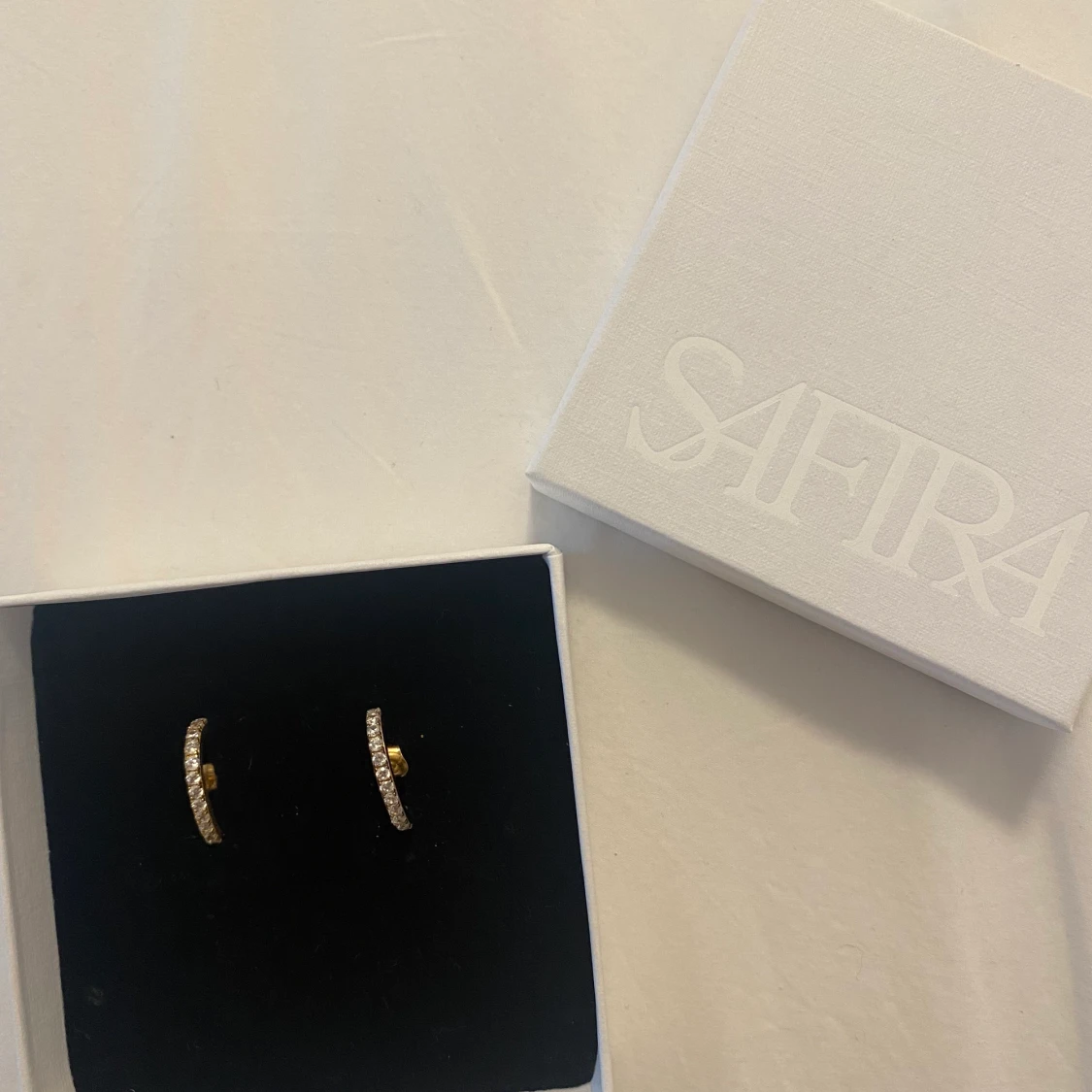 Guldörhängen från Safira - 91