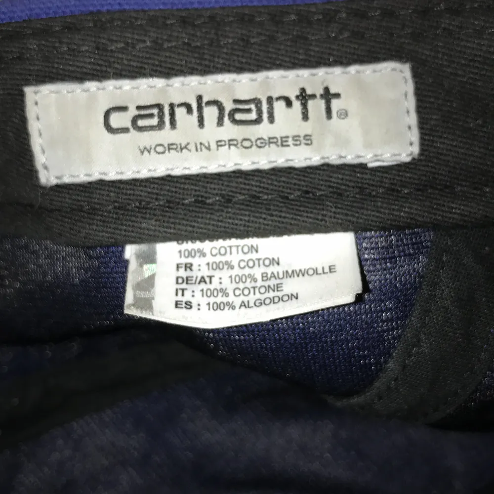 Blå carhartt. Accessoarer.