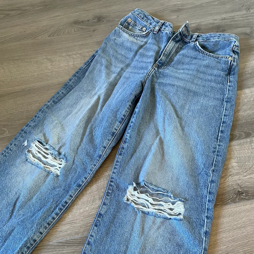 Säljer jeans från lager 157 i modell Boulevard , jeansen är i storlek M. De är använda ett kortare tag och bevarade i gott skick. Köparen står för frakt.. Jeans & Byxor.