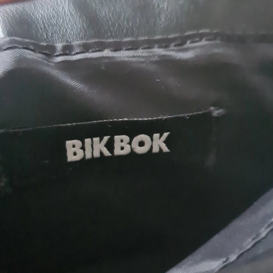 Svart bikbok väska  - 91