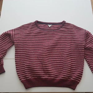 Stickad tröja  - Storlek L passar som oversized L