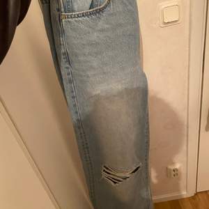 Helt nya oanvända baggy jeans från lager 157. Säljer för 200-250kr. Passar även för dom som har storlek S